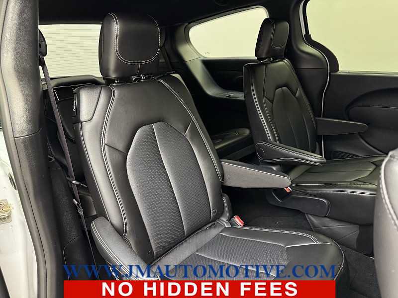 Used 2024 Chrysler Pacifica Touring-L w/ S Appearance Package AWD/4WD image 21