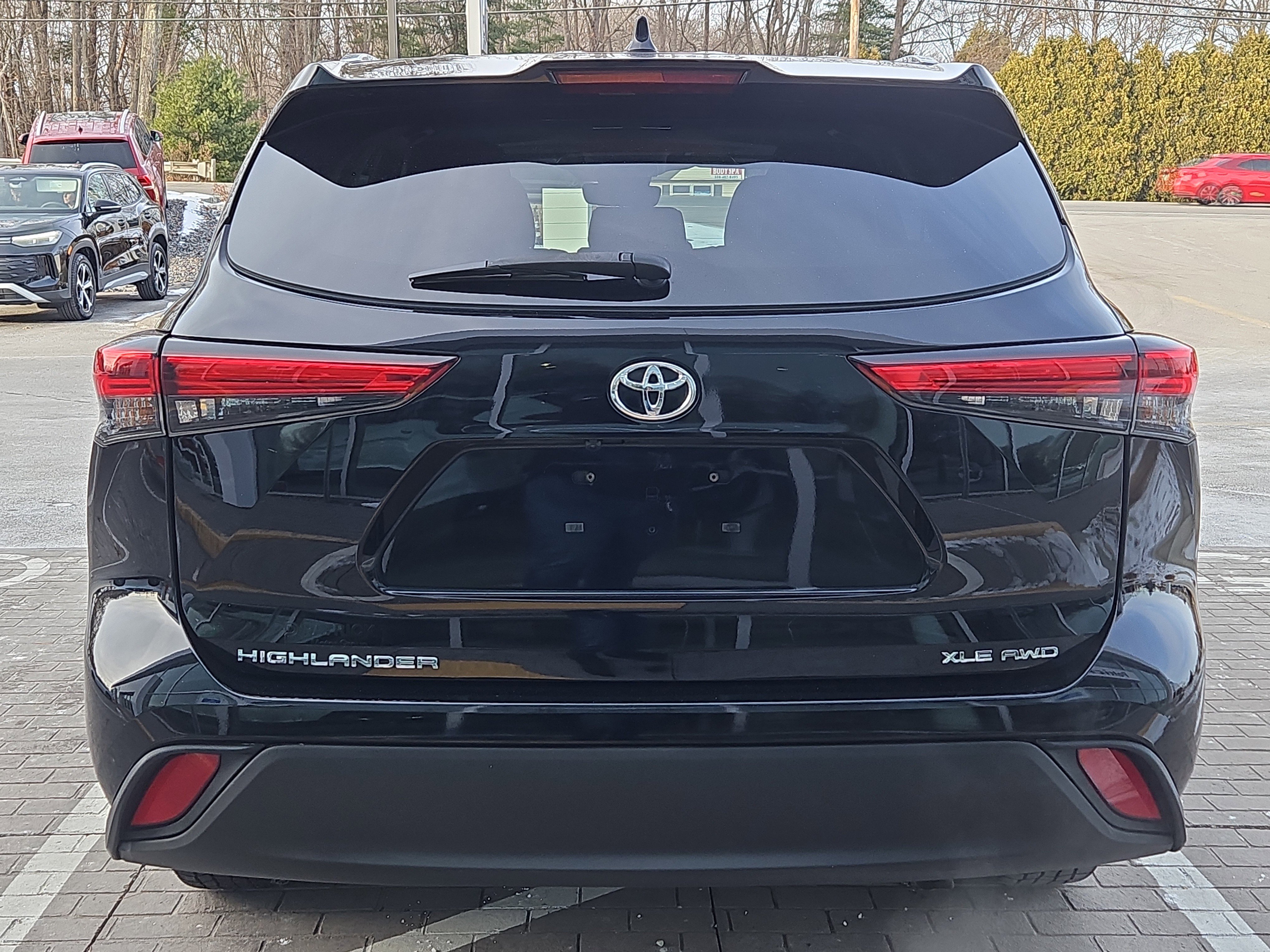 Used 2020 Toyota Highlander XLE image 25