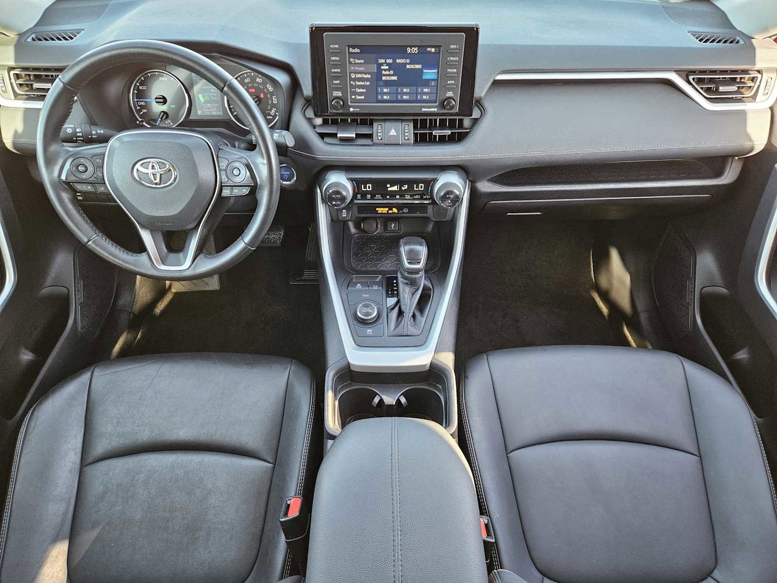 Used 2021 Toyota RAV4 XLE Premium image 24