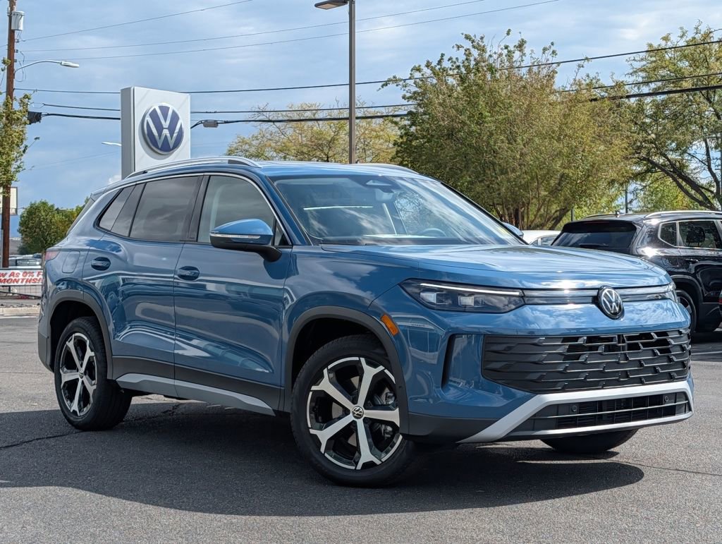 New 2025 Volkswagen Tiguan SE image 1
