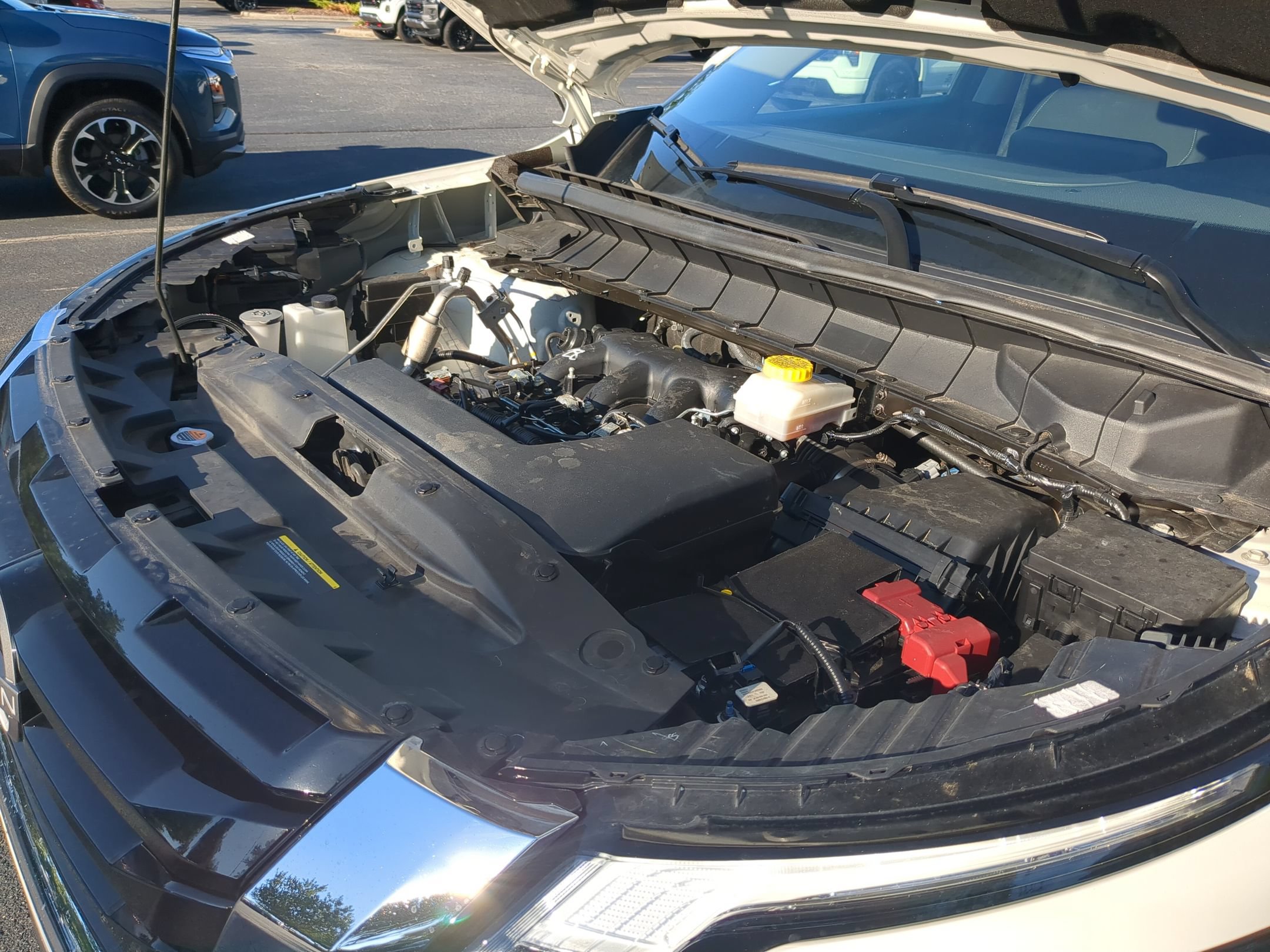 Used 2025 Nissan Pathfinder SV FWD image 33