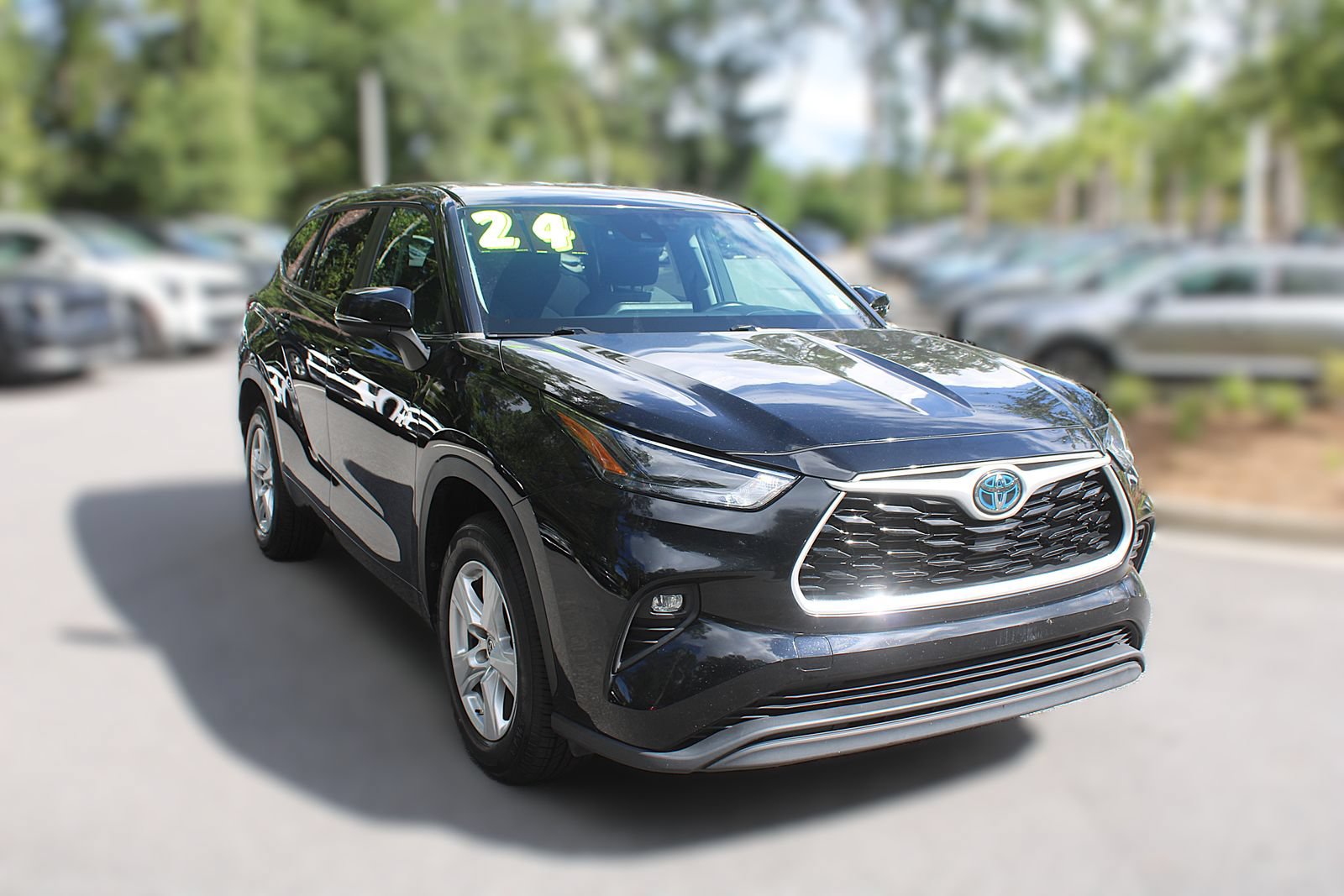 Used 2024 Toyota Highlander LE FWD image 17