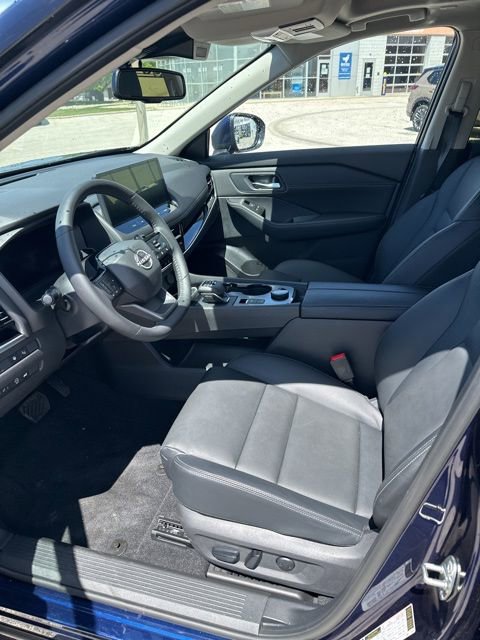 Used 2025 Nissan Rogue SL w/ Tech Package AWD/4WD image 10