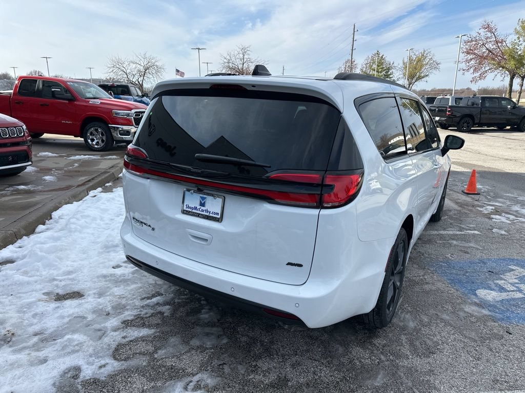 New 2026 Chrysler Pacifica Select AWD/4WD image 31