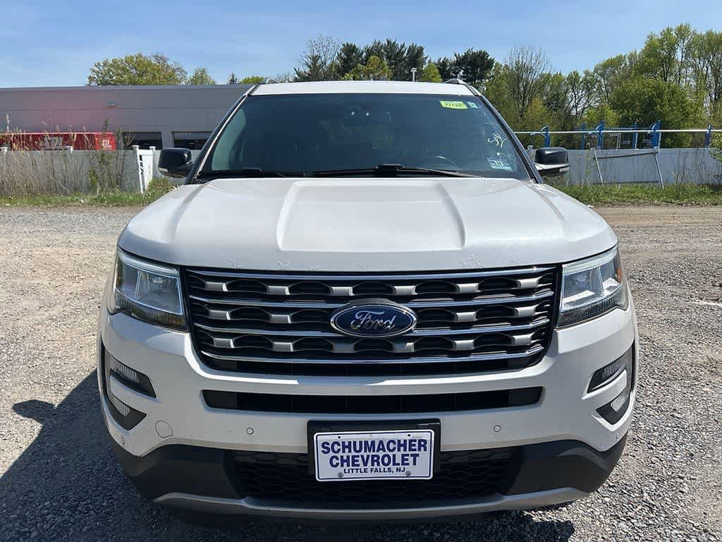 Used 2017 Ford Explorer XLT w/ Equipment Group 202A AWD/4WD image 2