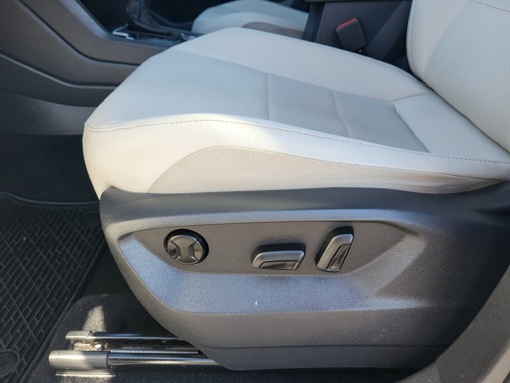 Used 2020 Volkswagen Tiguan SE w/ 3rd Row Seat Package AWD/4WD image 27