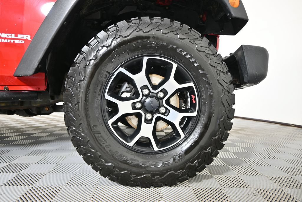 Used 2012 Jeep Wrangler Unlimited Rubicon w/ Connectivity Group AWD/4WD image 11