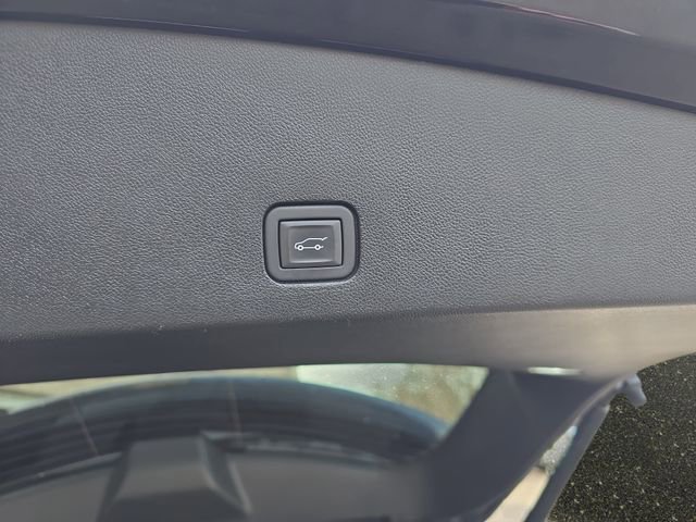 Used 2023 Cadillac XT6 Sport image 17