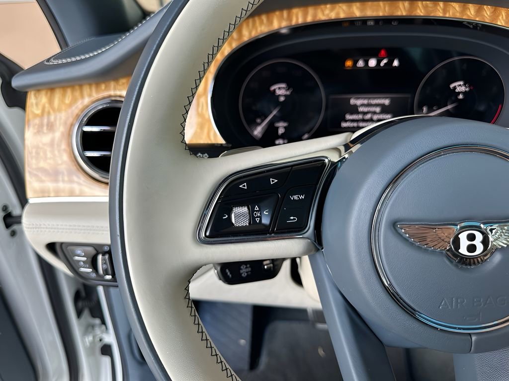 Used 2021 Bentley Bentayga image 19
