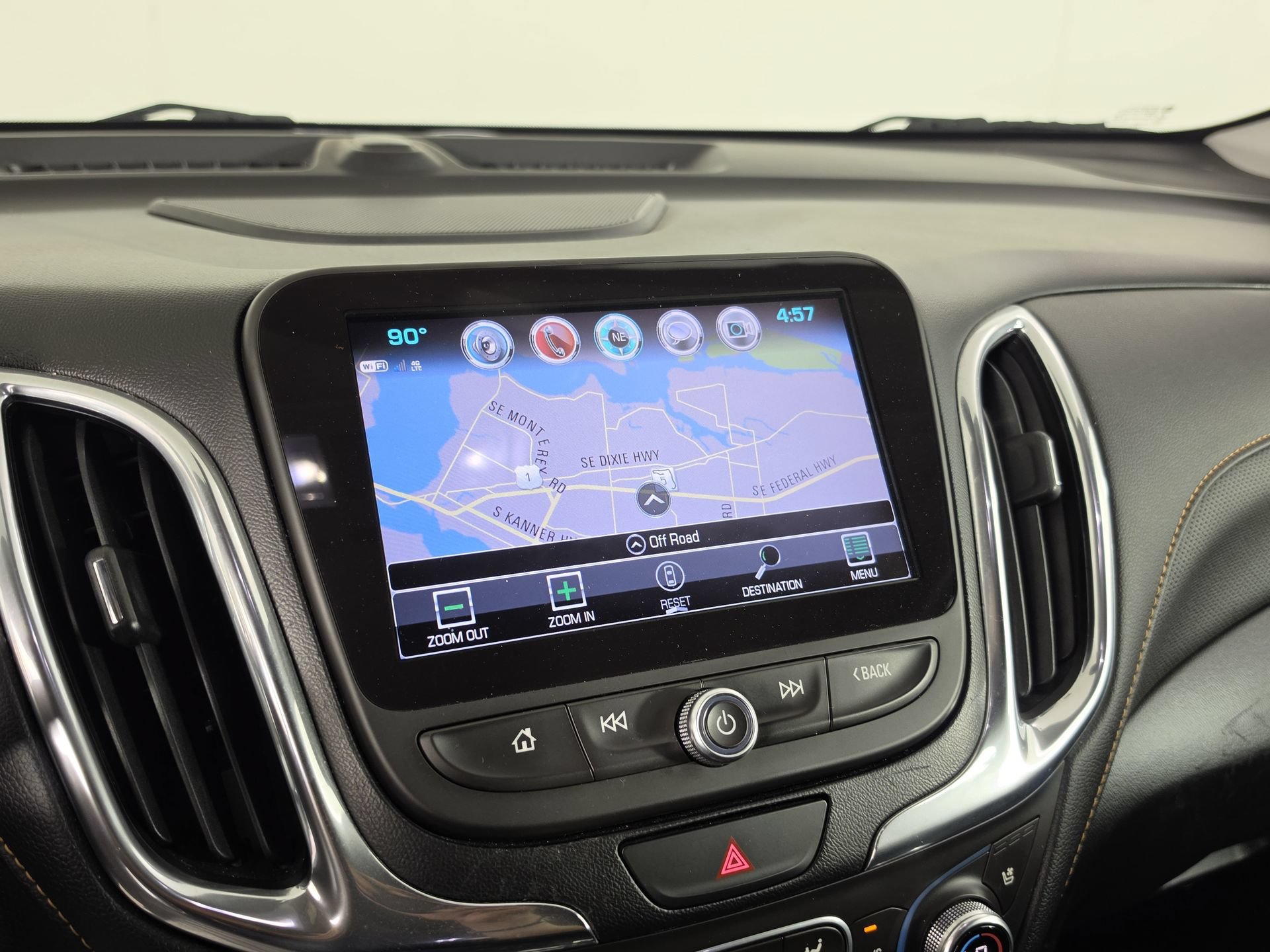 Used 2018 Chevrolet Equinox Premier FWD image 29