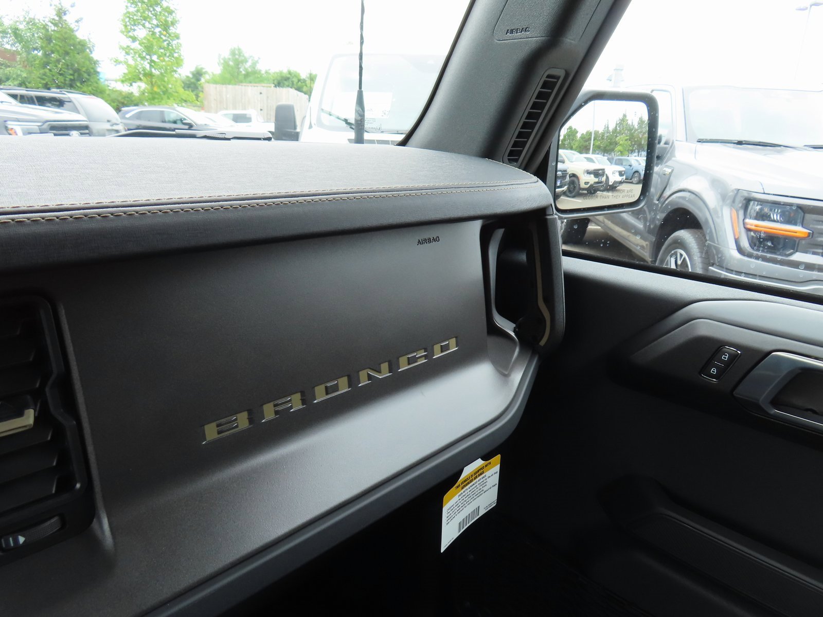 New 2025 Ford Bronco Badlands image 13