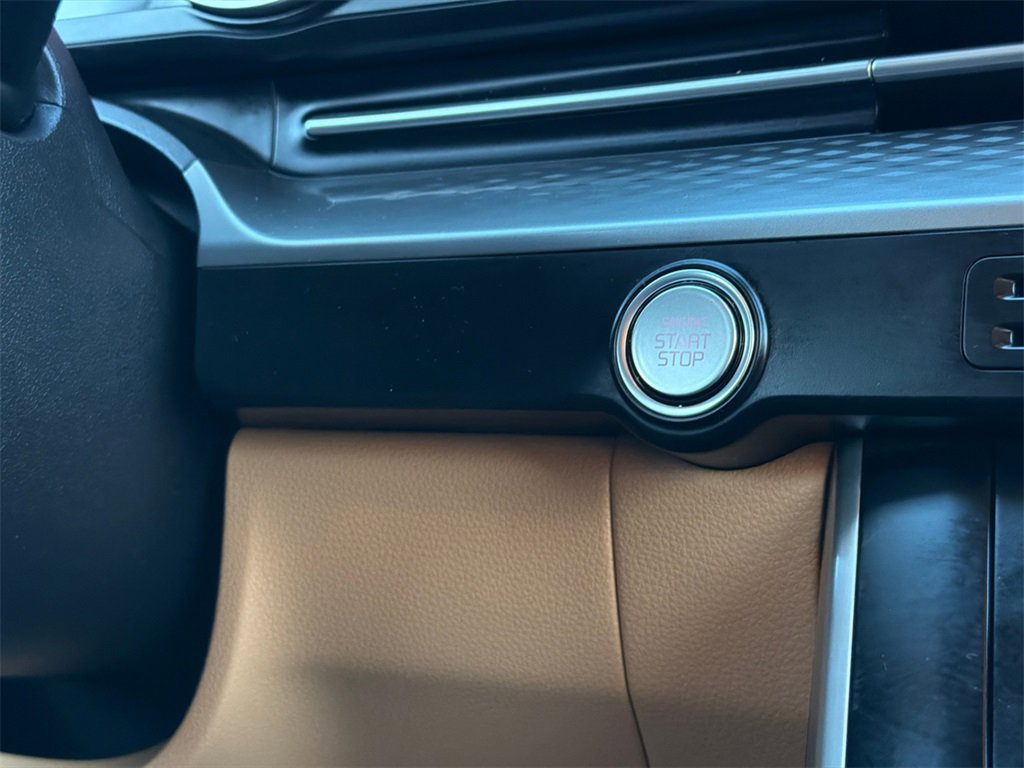 Used 2023 Kia Carnival LX image 29