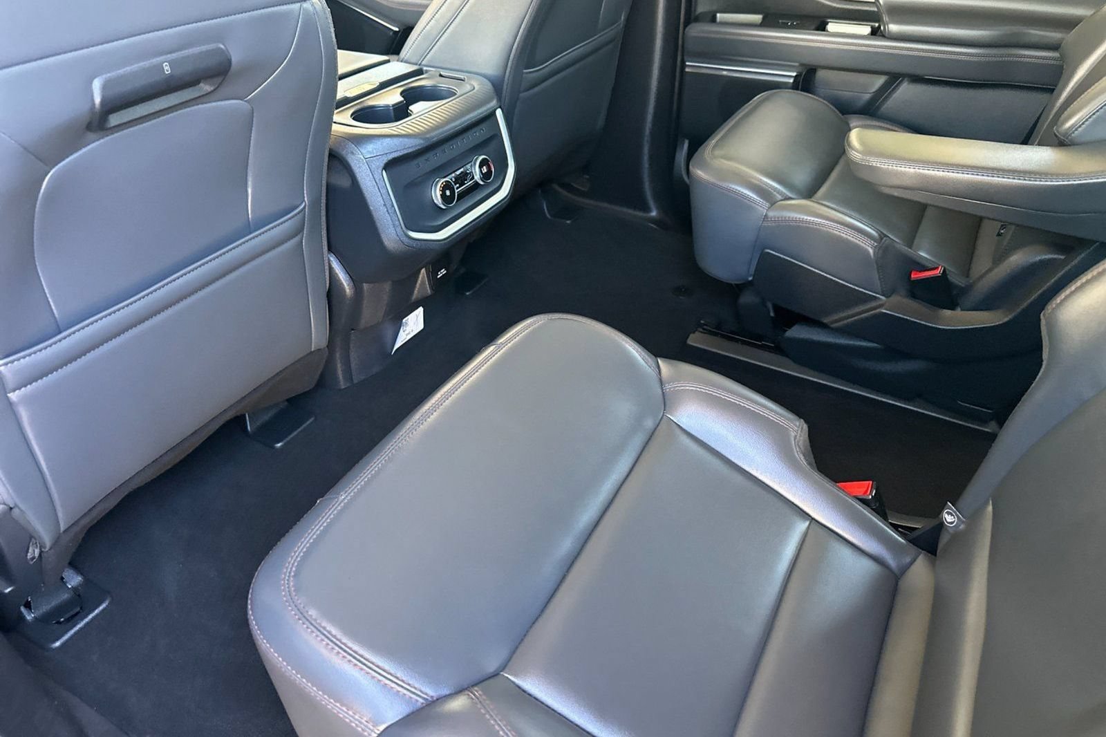 Used 2025 Ford Expedition Active AWD/4WD image 14