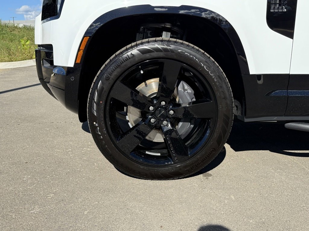 New 2026 Land Rover Defender 110 X-Dynamic SE image 10