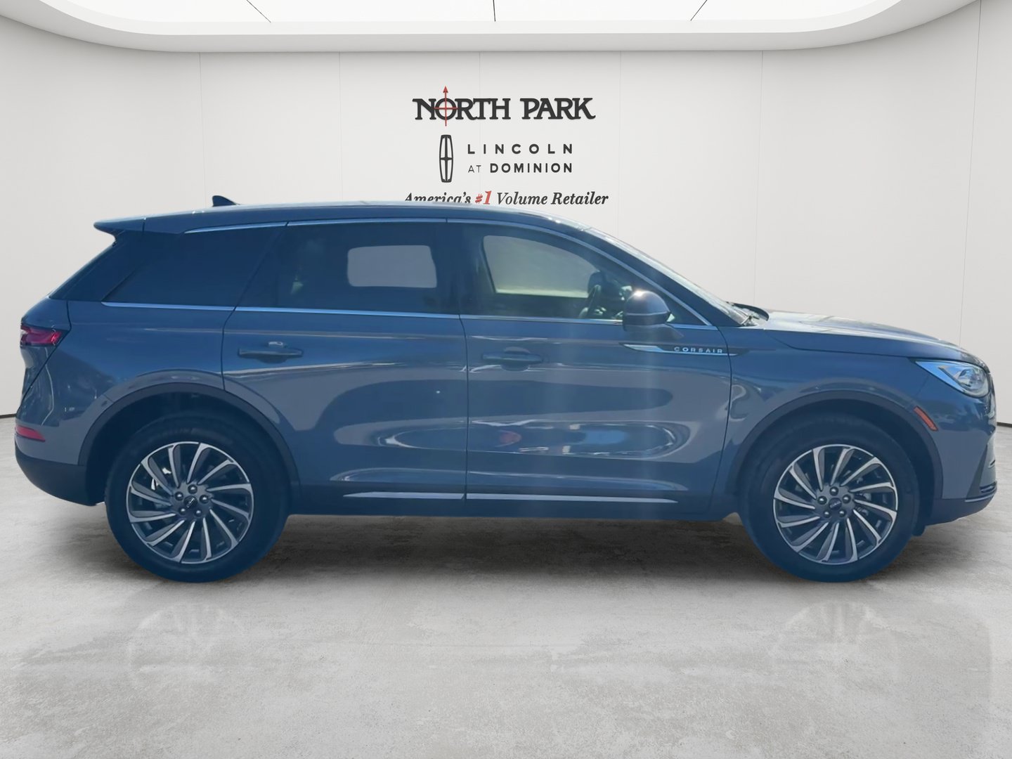 Used 2025 Lincoln Corsair Reserve FWD image 6