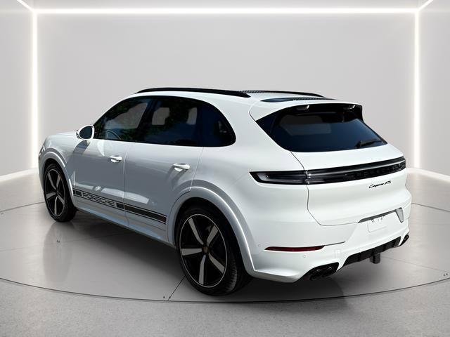 Used 2025 Porsche Cayenne GTS image 3