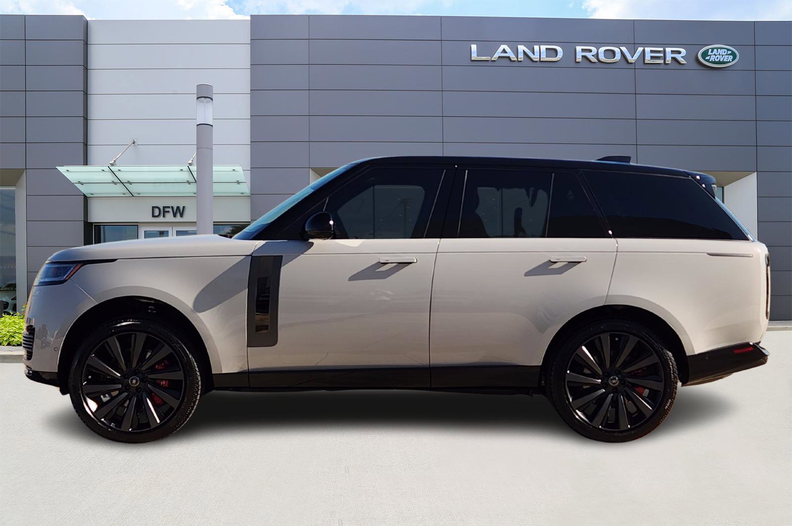 New 2025 Land Rover Range Rover SV image 3
