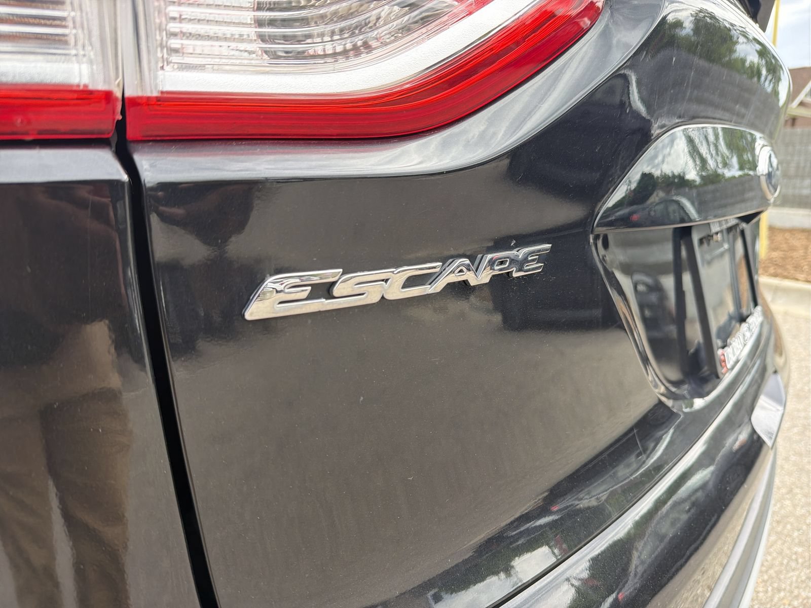 Used 2015 Ford Escape SE FWD image 15