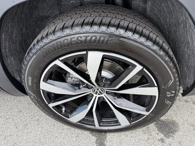 New 2025 Volkswagen Atlas SEL Premium R-Line image 13