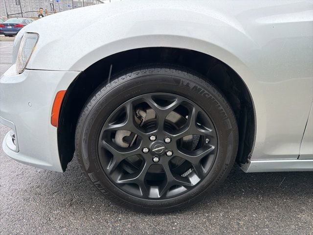 Used 2022 Chrysler 300 Touring L image 4