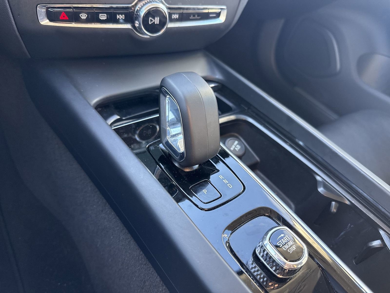 Used 2024 Volvo S60 B5 Core image 21