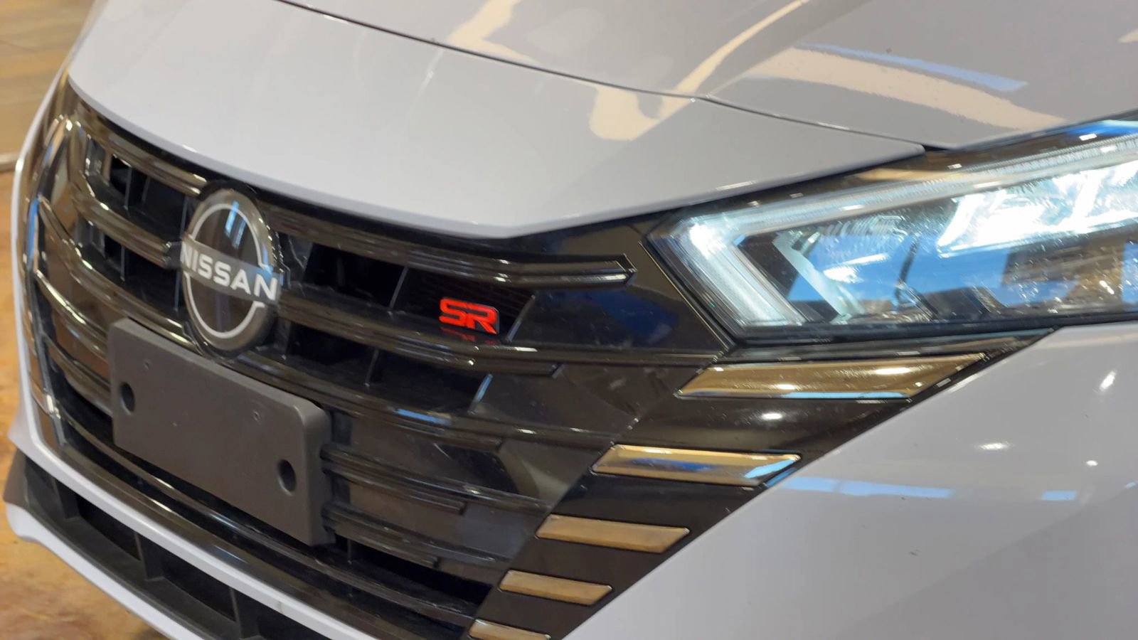 Used 2024 Nissan Versa SR image 2