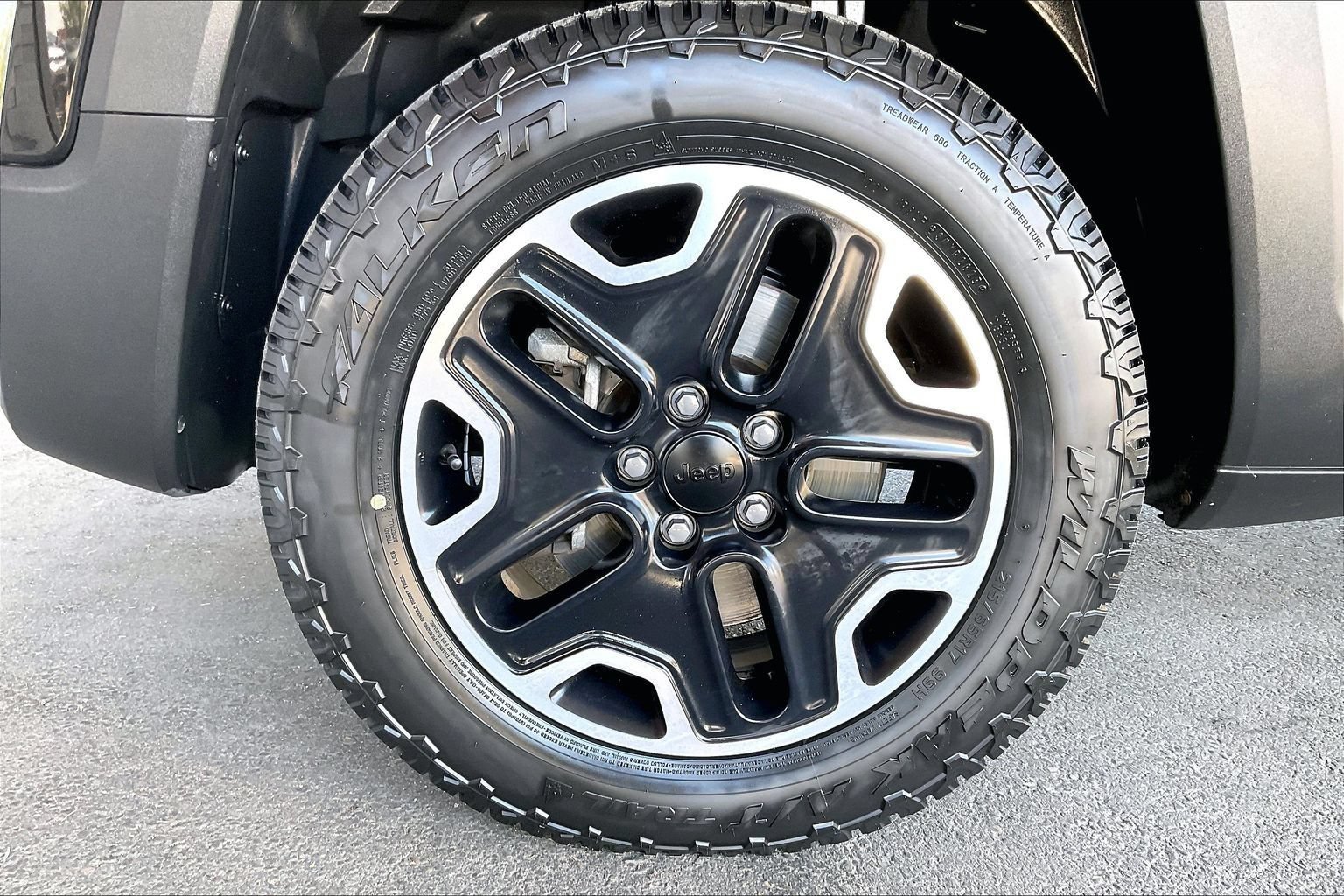 Used 2016 Jeep Renegade Trailhawk w/ Premium Trailhawk Package AWD/4WD image 25