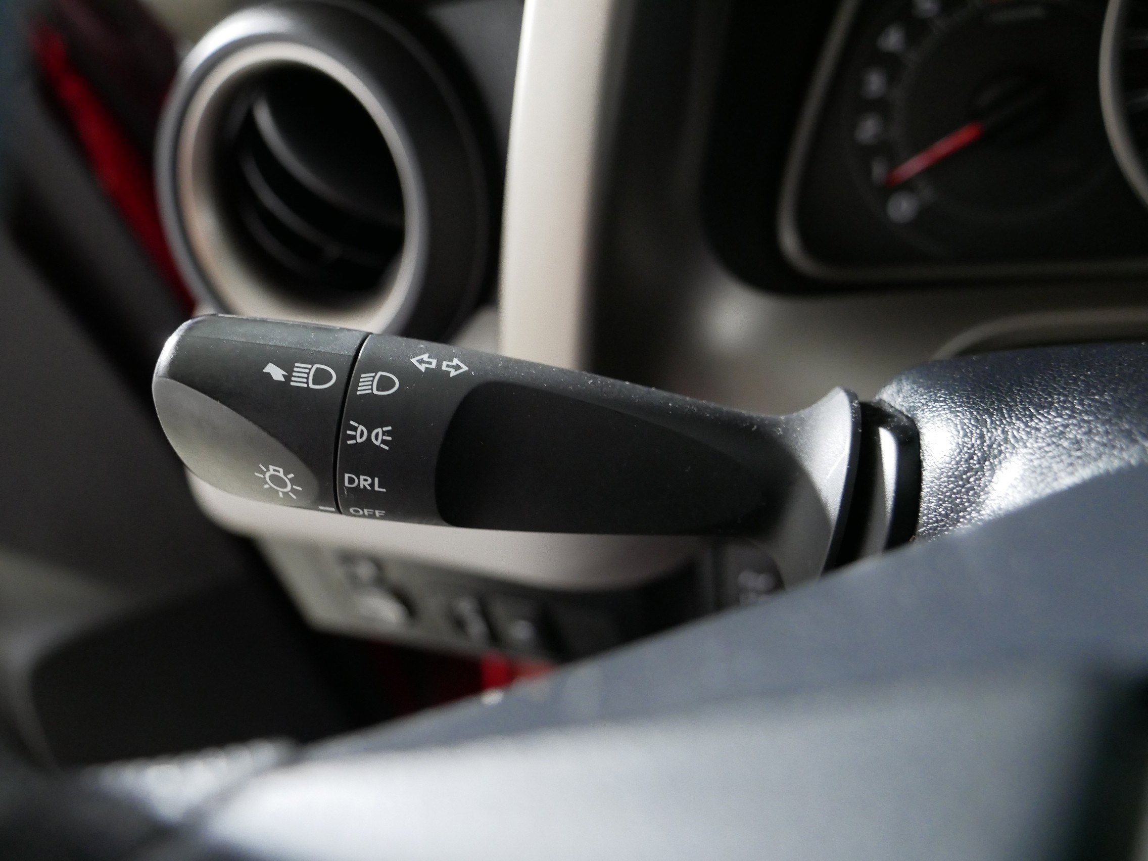 Used 2013 Toyota RAV4 LE AWD/4WD image 32