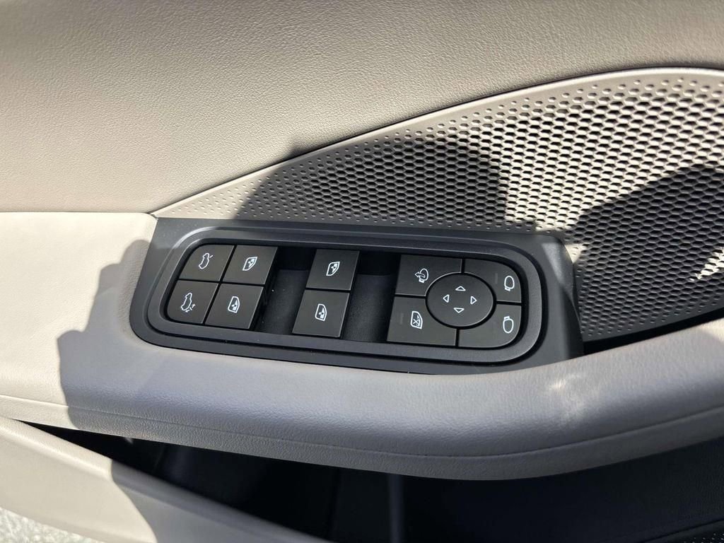 Used 2025 Porsche Macan Electric image 24