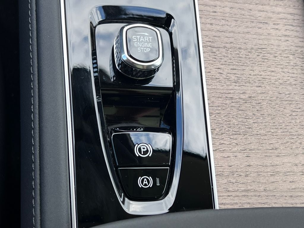 New 2026 Volvo XC90 B6 Plus w/ Protection Package Premier AWD/4WD image 29