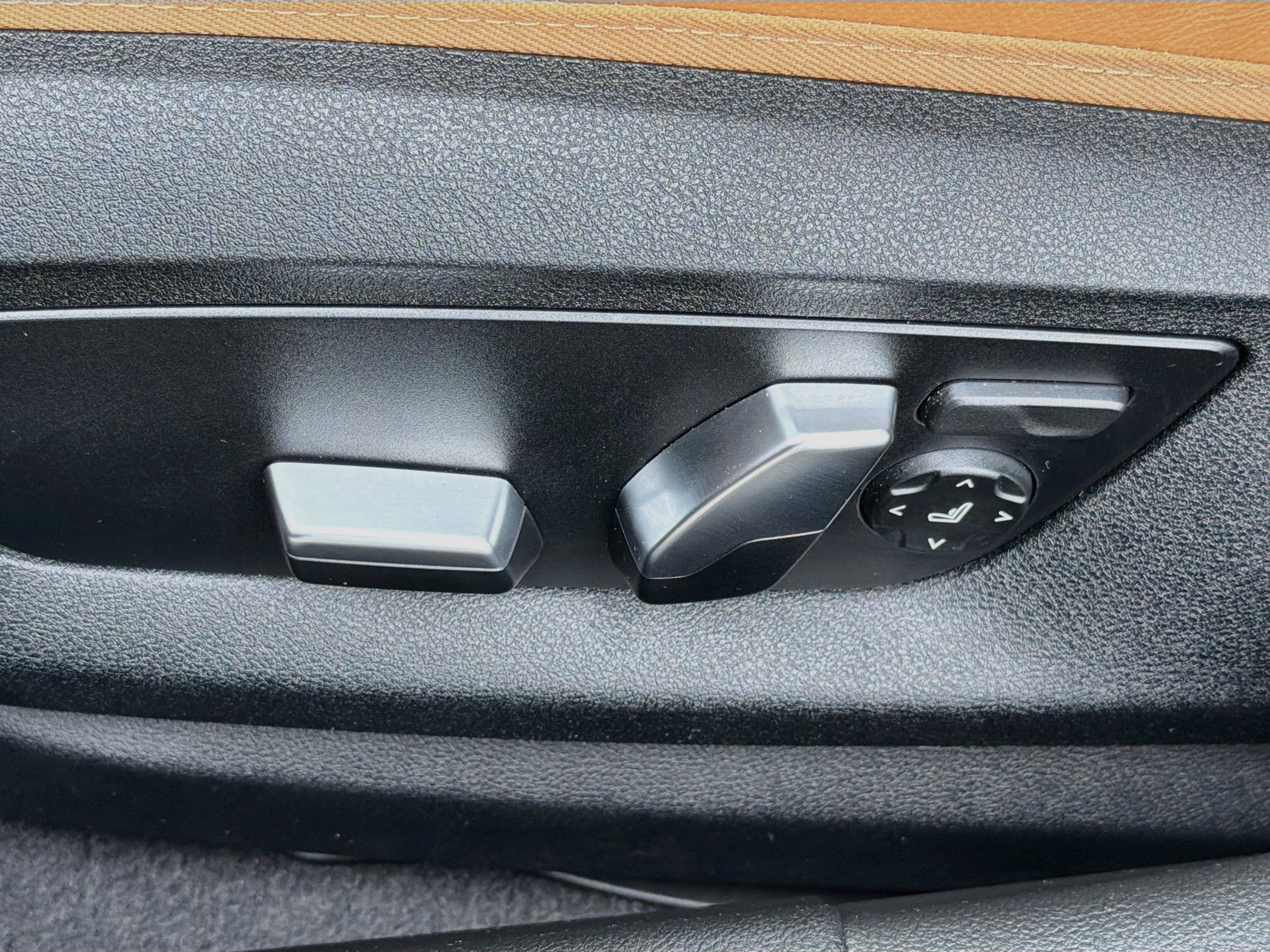 Used 2023 BMW 540i w/ M Sport Package RWD image 24