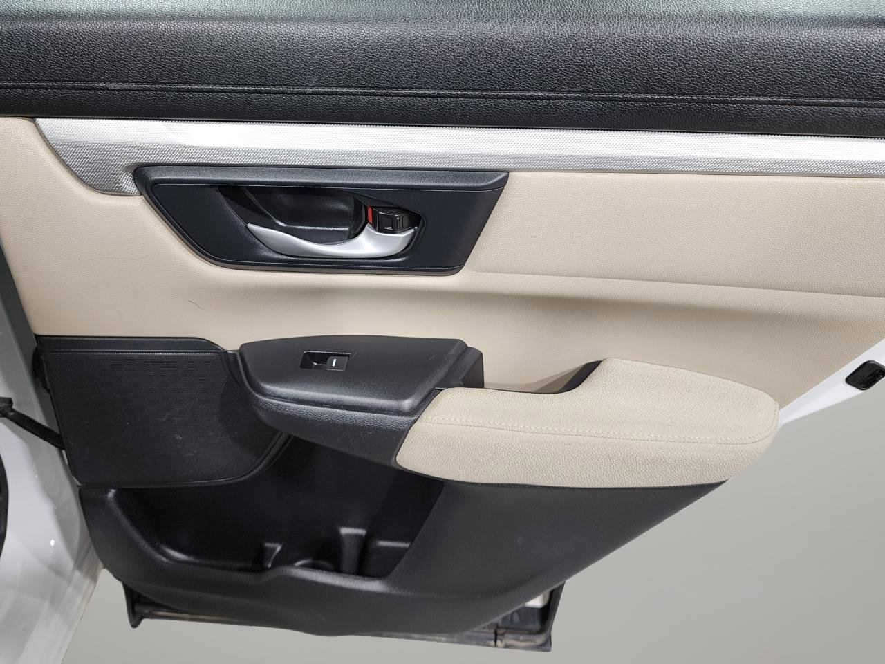 Used 2019 Honda CR-V LX image 29