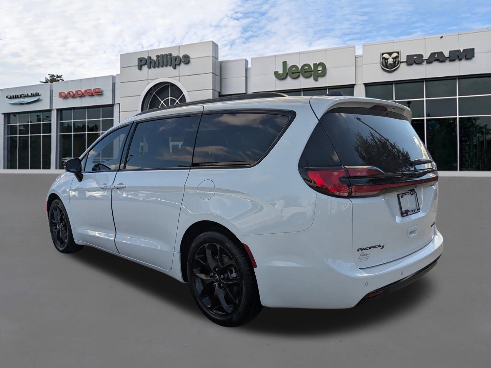 New 2026 Chrysler Pacifica Limited w/ S Appearance Package image 5