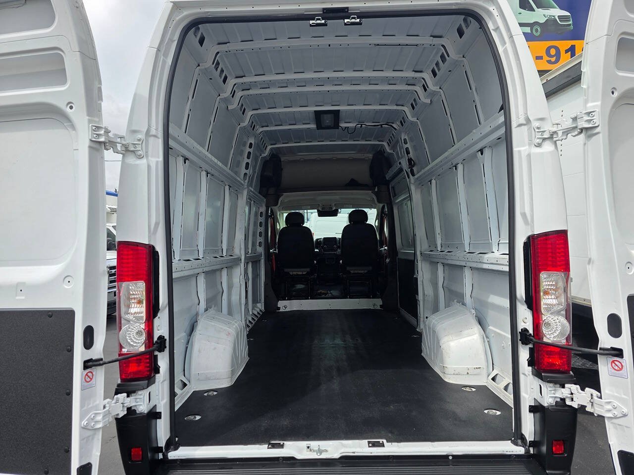 Used 2023 RAM ProMaster 3500 w/ Lane Management Group FWD image 11