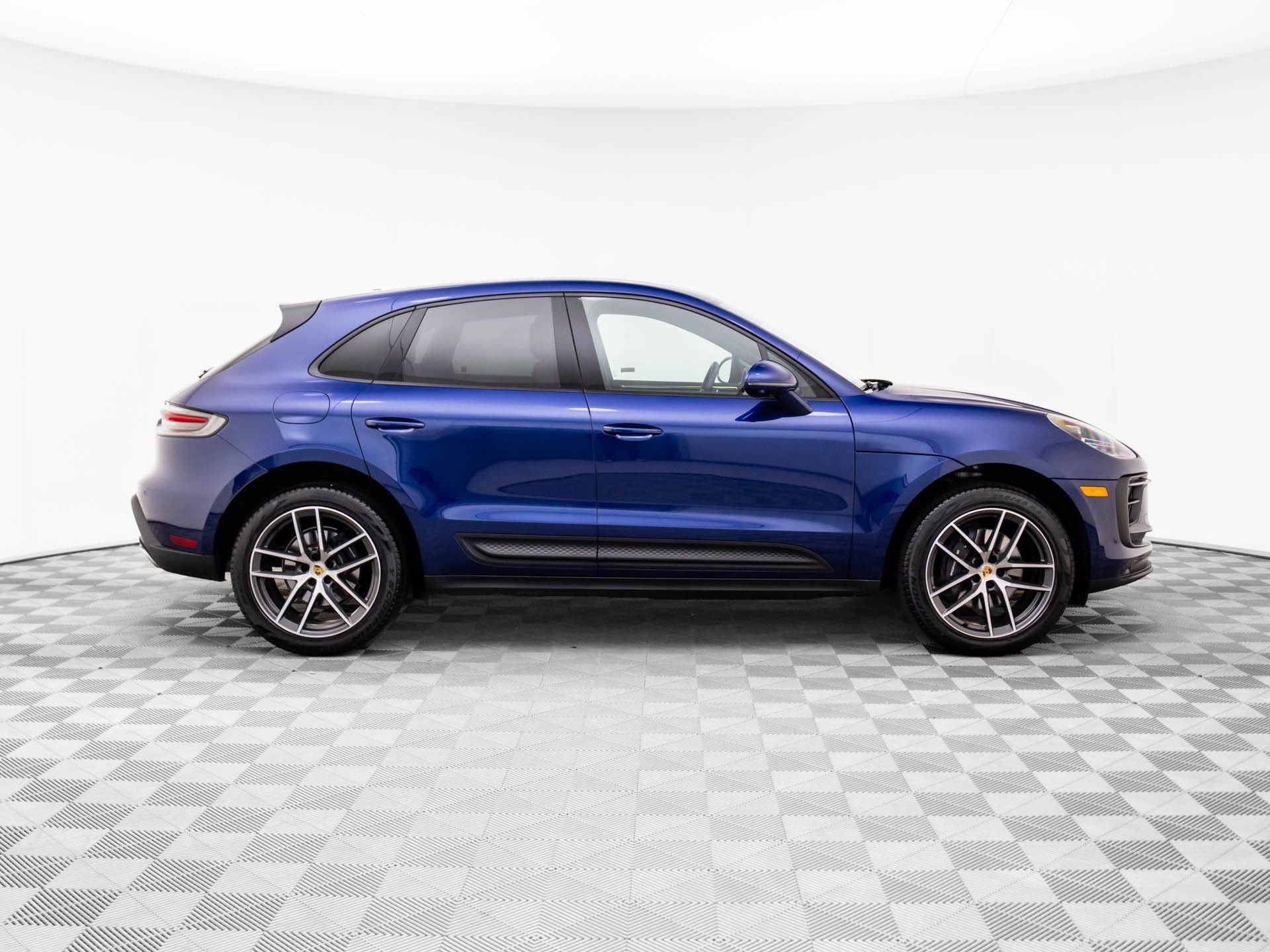 Certified 2025 Porsche Macan image 7