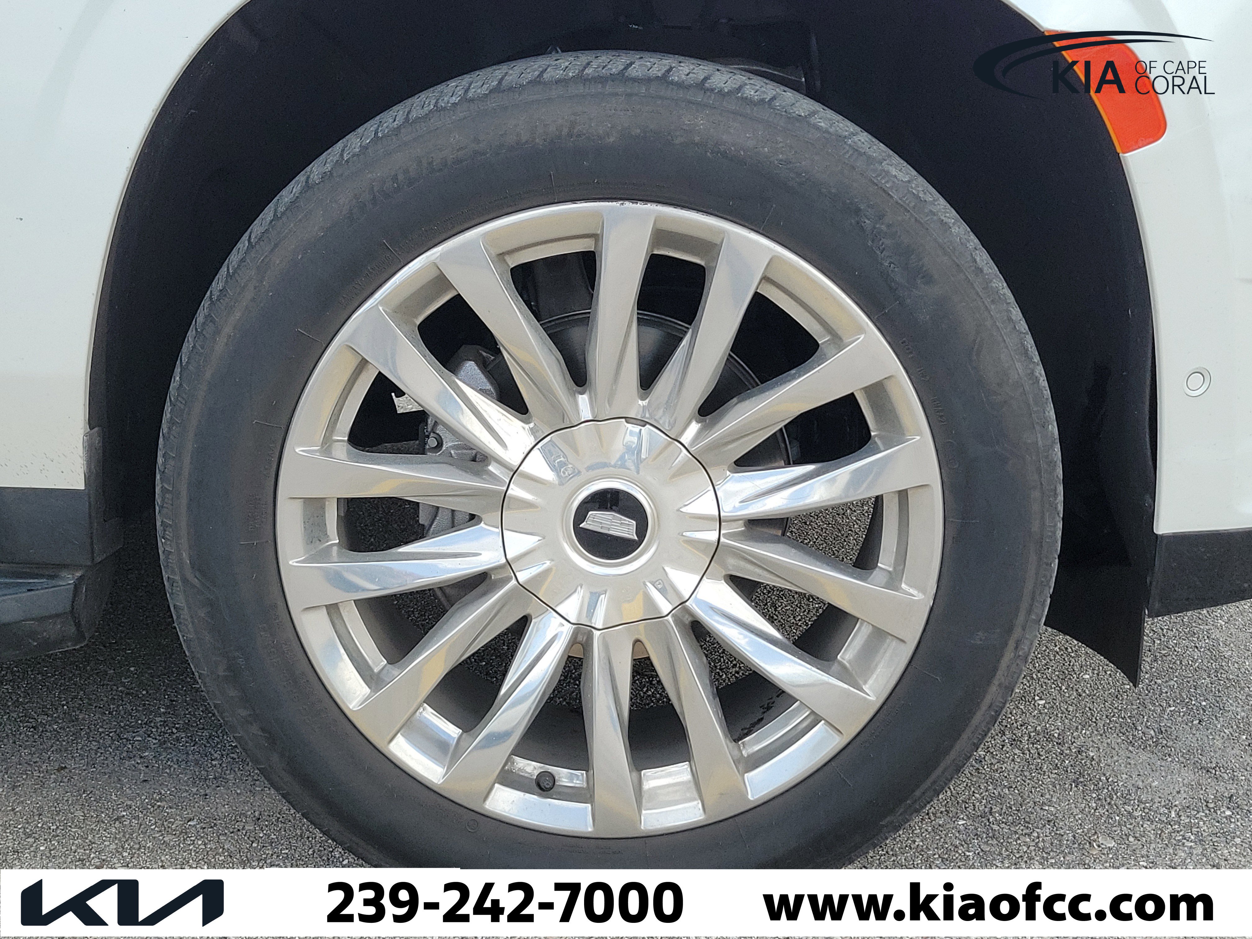 Used 2021 Cadillac Escalade Premium Luxury image 3