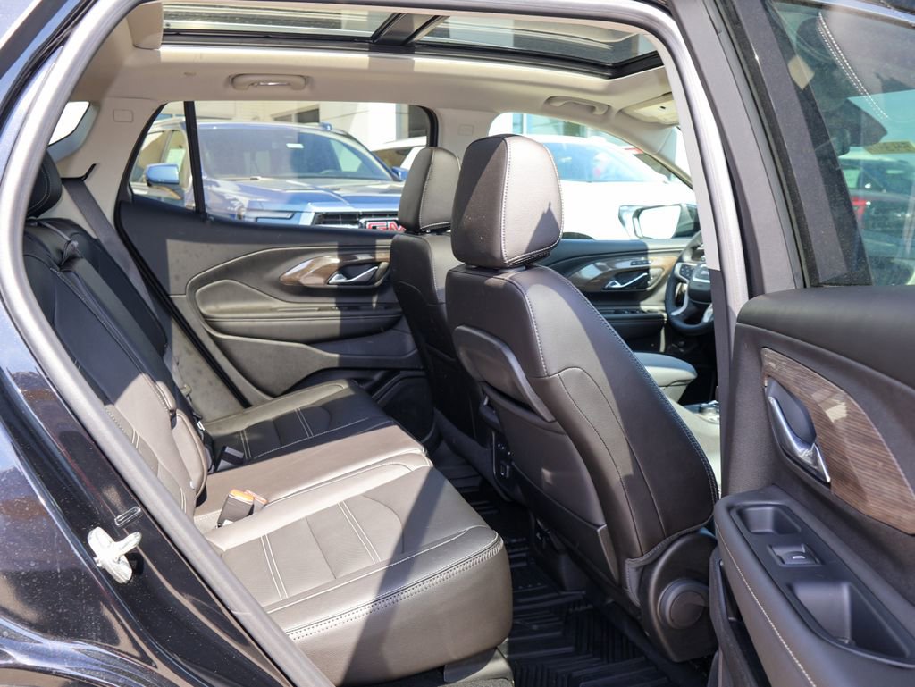 Used 2024 GMC Terrain Denali w/ Black Diamond Edition image 33