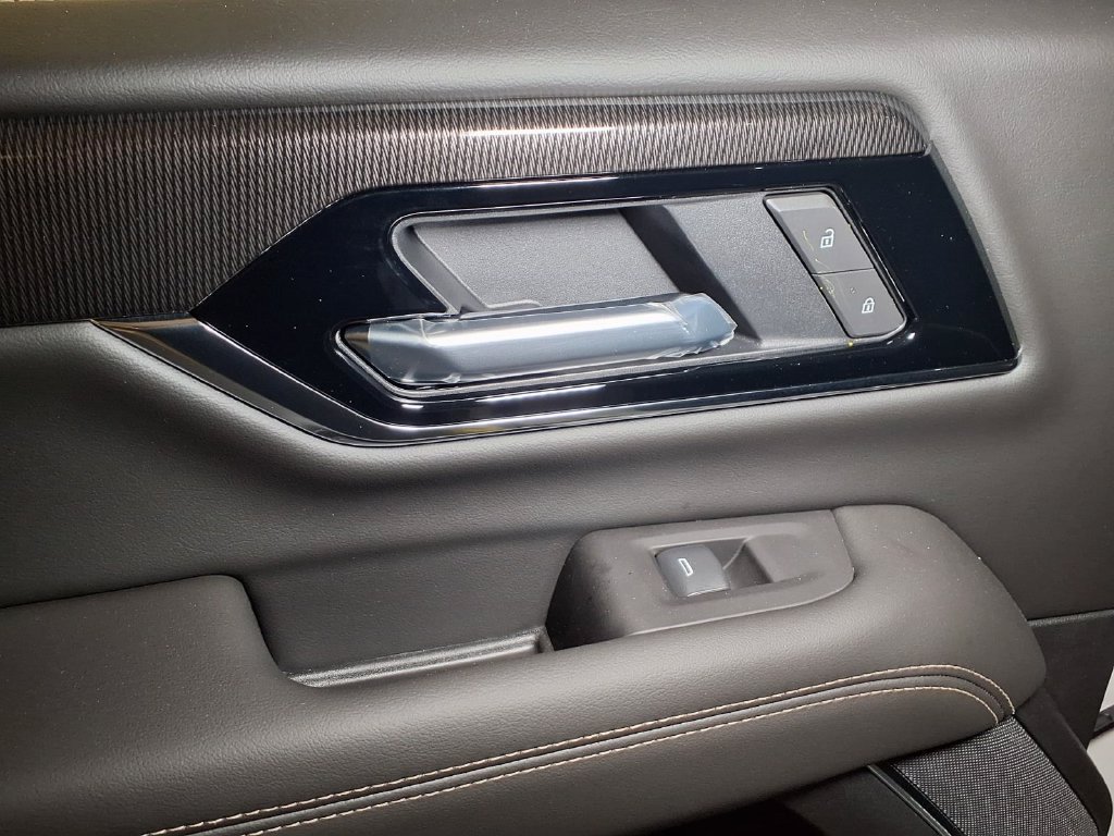 New 2026 GMC Yukon XL Elevation w/ Elevation Premium Package RWD image 10