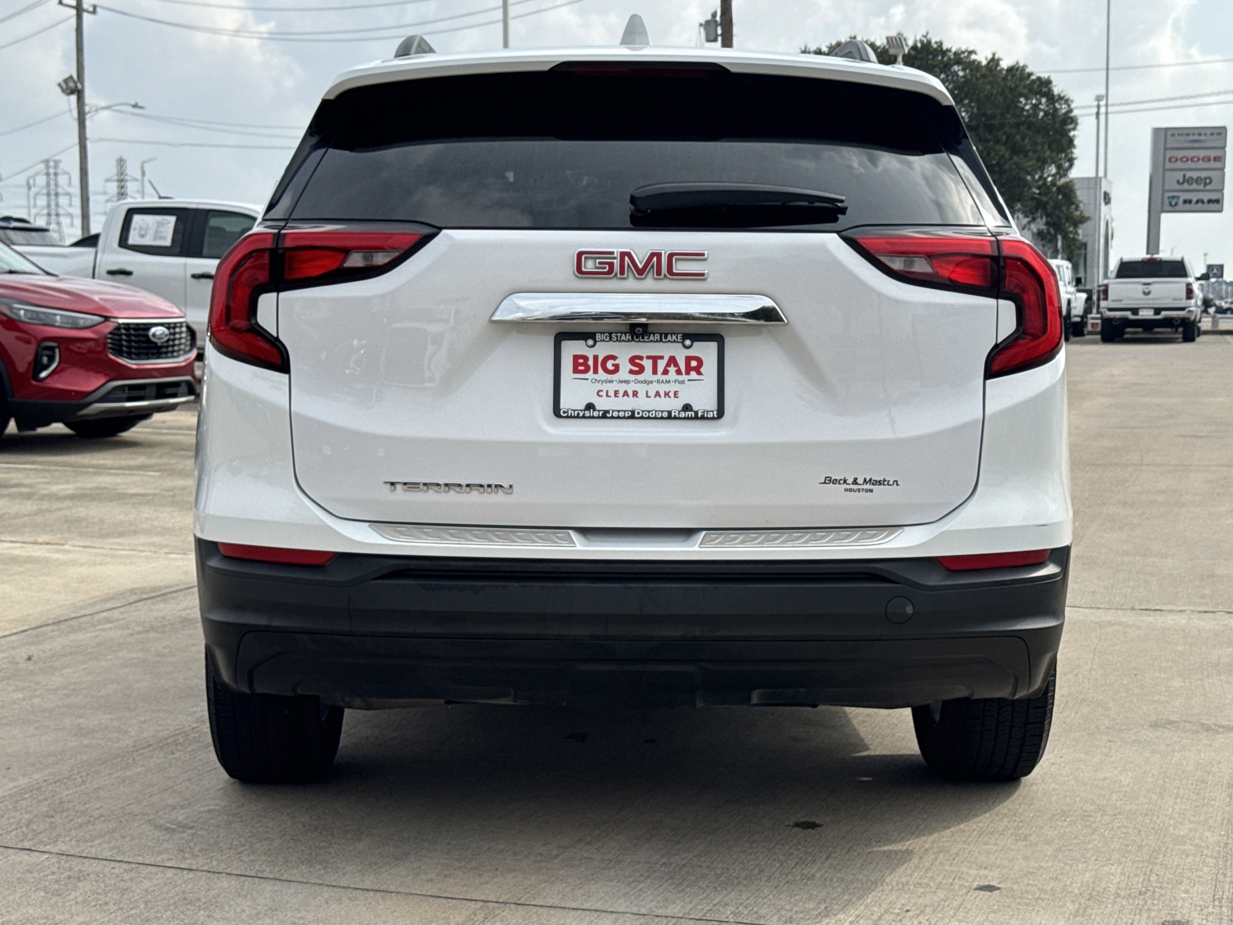 Used 2021 GMC Terrain SLE w/ Driver Convenience Package image 18