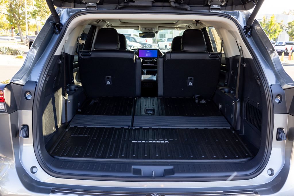 New 2026 Toyota Highlander Platinum AWD/4WD image 8