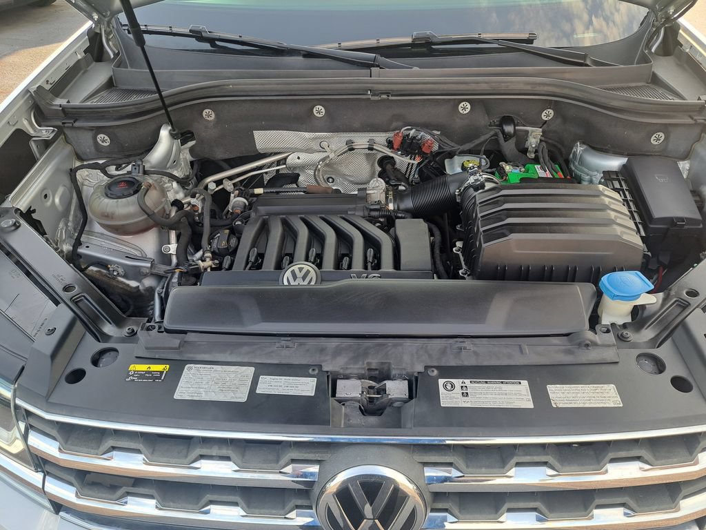Used 2018 Volkswagen Atlas SEL w/ R-Line Package AWD/4WD image 38