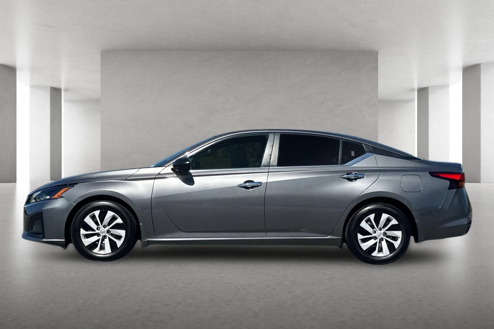 Used 2024 Nissan Altima 2.5 S FWD image 7