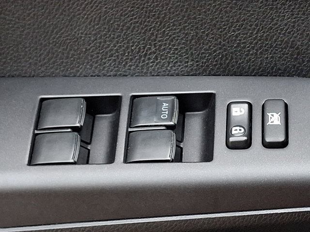 Used 2018 Toyota RAV4 XLE FWD image 25