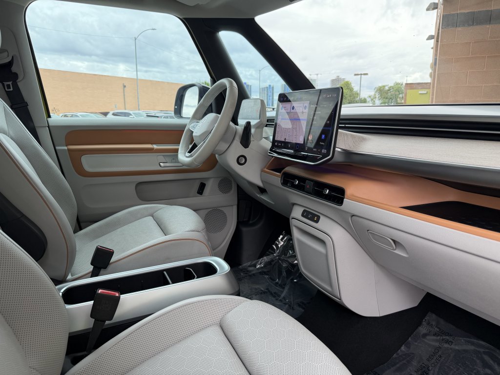 Used 2025 Volkswagen ID. Buzz 1st Edition image 40