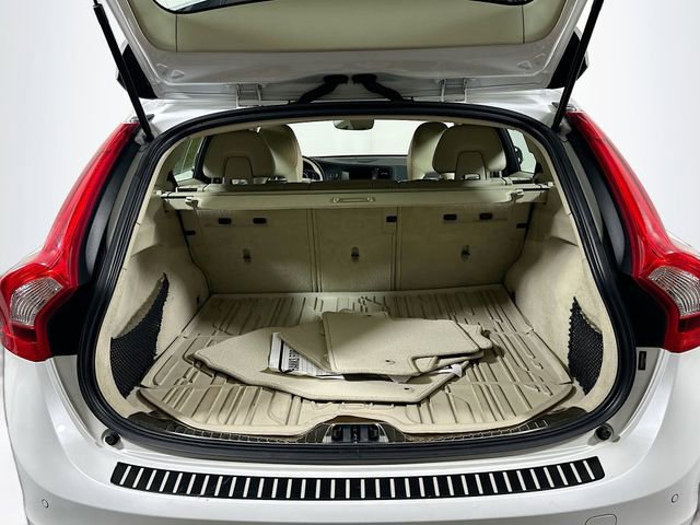 Used 2016 Volvo V60 T5 Platinum image 28