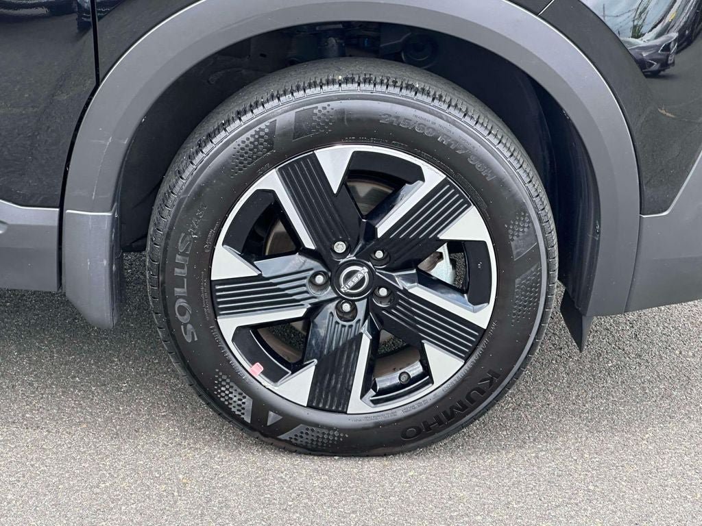 Used 2025 Nissan Kicks SV w/ SV Premium Package AWD/4WD image 7