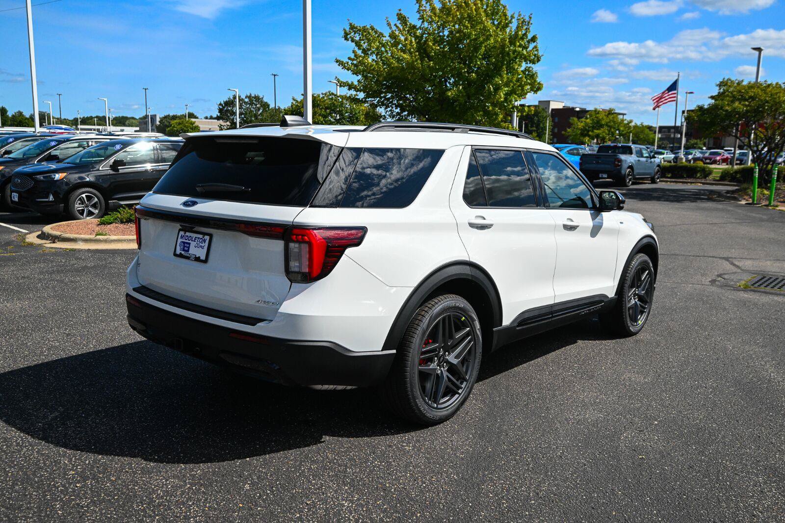 New 2026 Ford Explorer ST-Line w/ ST-Line Street Pack AWD/4WD image 5