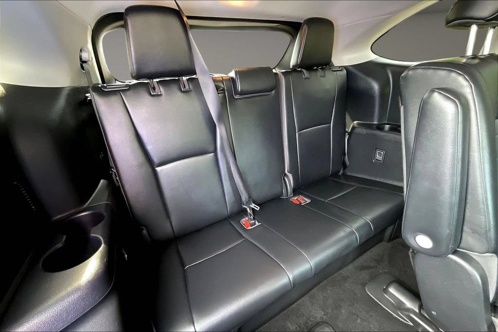 Used 2022 Toyota Highlander XLE FWD image 28