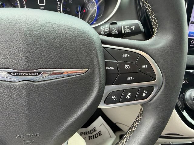 Used 2024 Chrysler Pacifica Touring-L FWD image 17