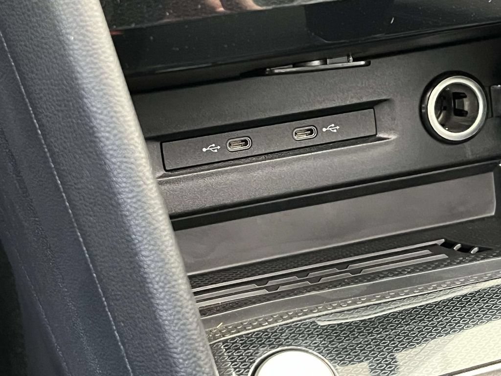 New 2025 Volkswagen Taos SE AWD/4WD image 24